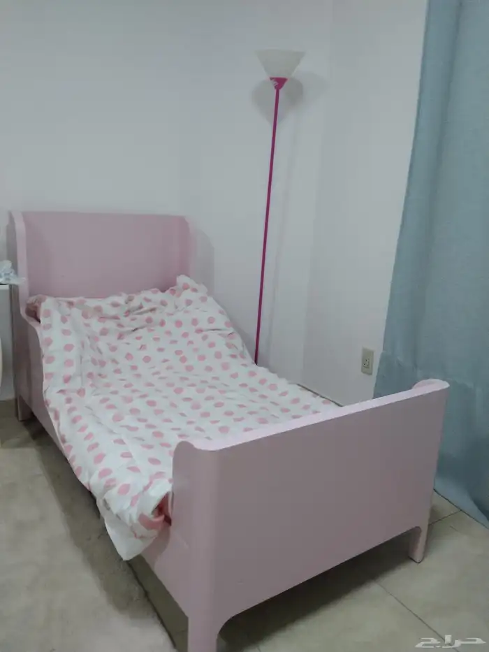 غرفة نوم اطفال مكونه من 3 اسره وتسريحه ودولاب تخزين 1