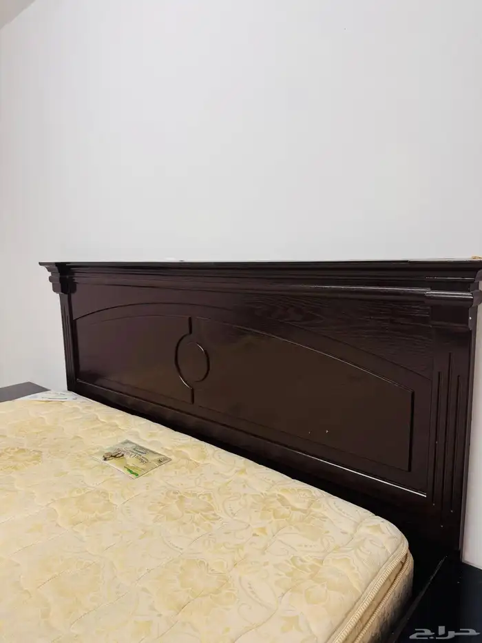 Fullsize bed without mattress cupboard and dressing table 0