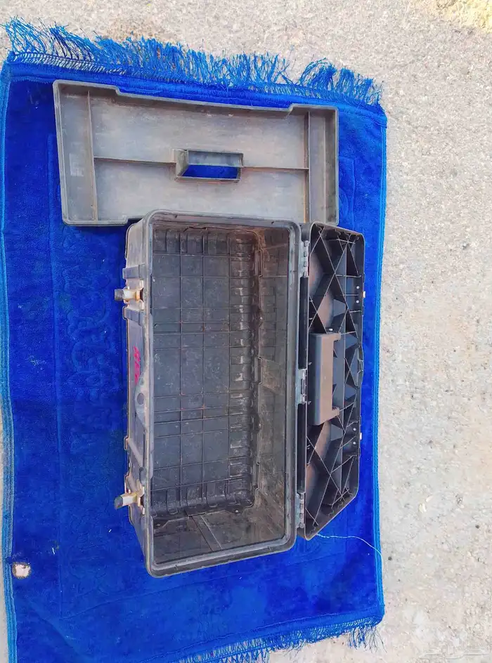 للبيع صندوق عده 4