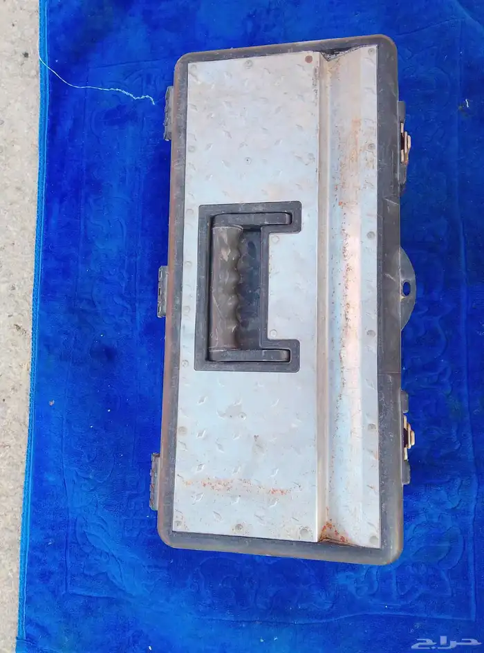 للبيع صندوق عده 7