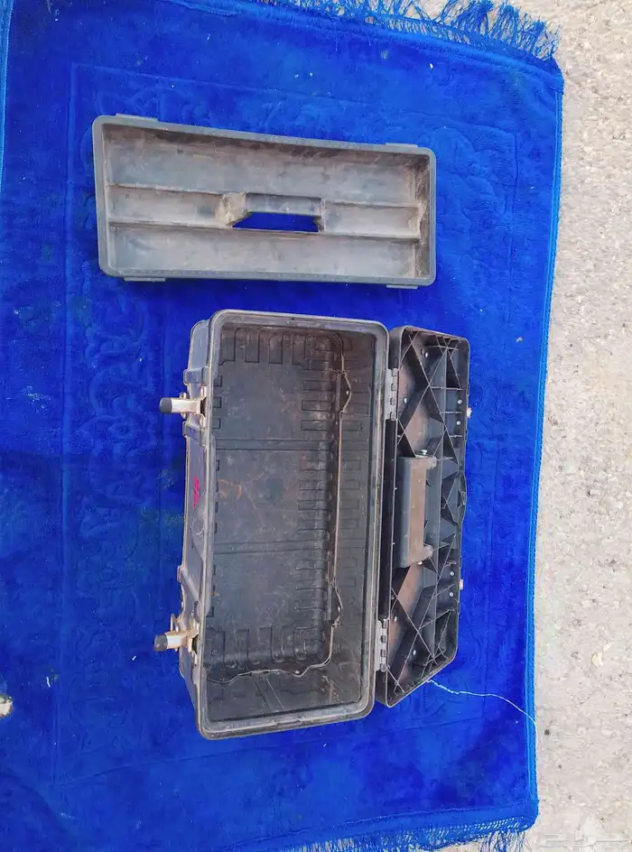 للبيع صندوق عده 2