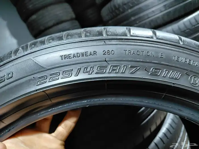 4 كفرات دنلوب مقاس 225 45 17 1