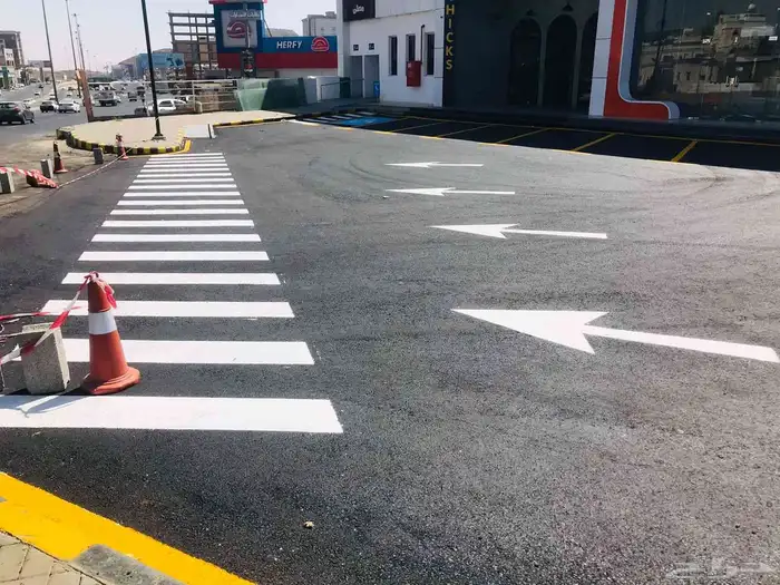 تخطيط طرق ومواقف السيارات تخطيط محطات الوقود تركيب علامات 1