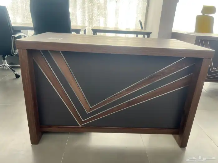 مكتب اداري فخم مع دولاب طاولة شائي نفس اشكال طقم 10