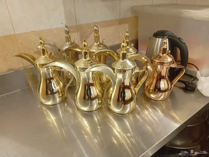 قهوجي وصبابين كراسي وطاولات 4