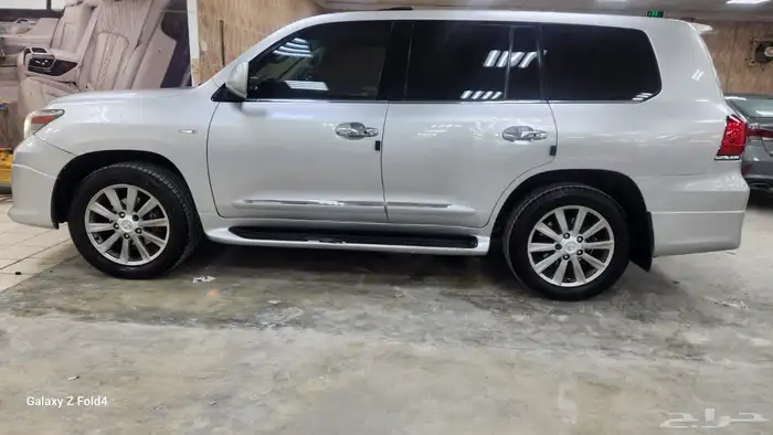 جيب لكزس 570 موديل 2011 3