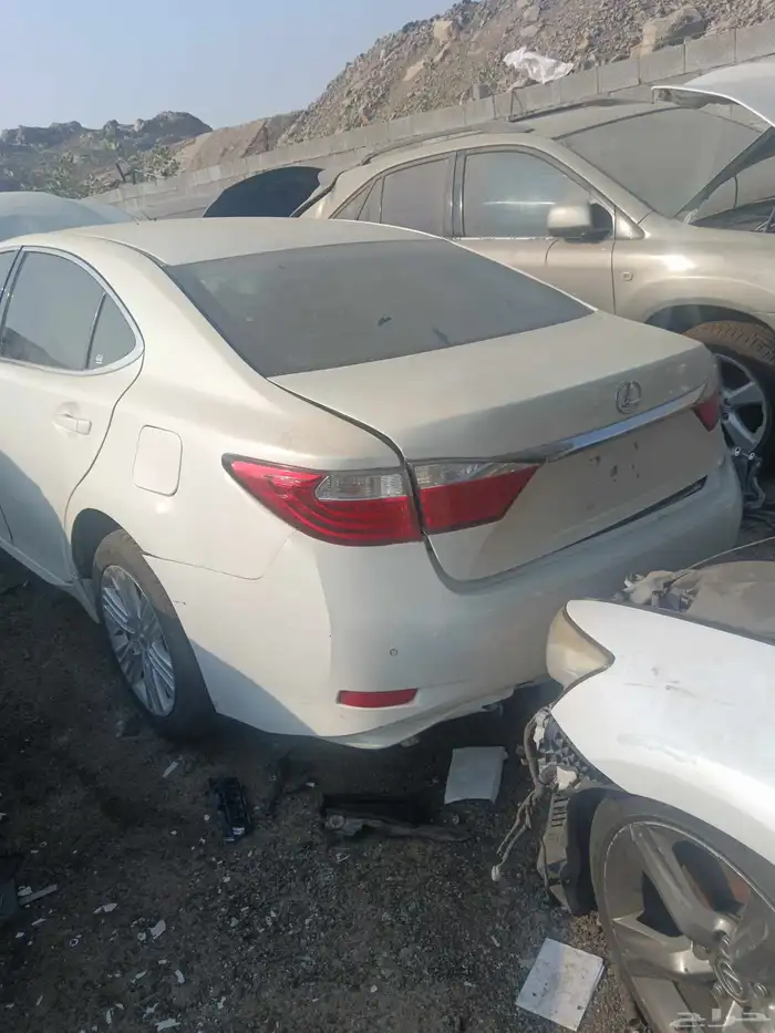 يوجد قطع غيار السيارات مستعمله نضيفه الكزاس Es350 1