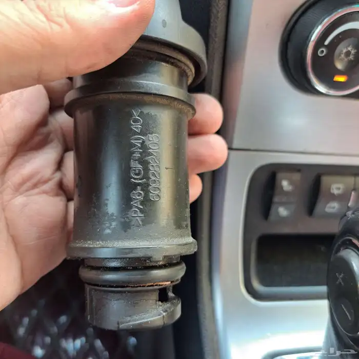 غطار زيت المكينة مع المحقن 50 ريال 0