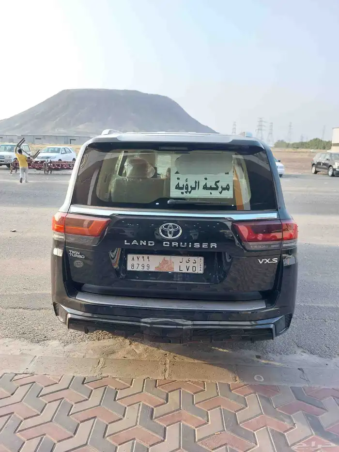 تويوتا لاندكروزر VXS اسود 2022 ممشي 83الف 9