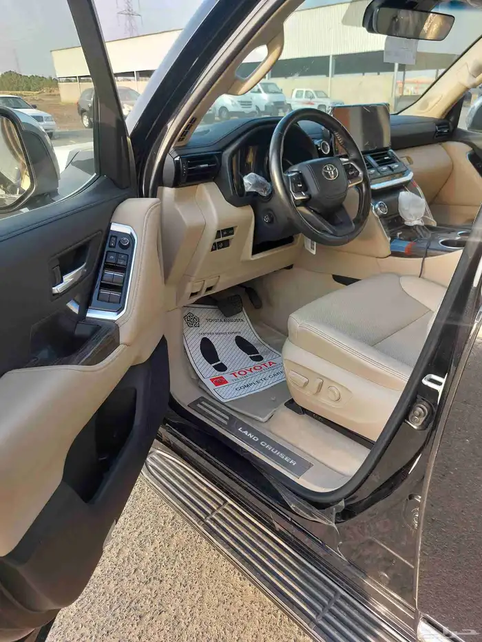 تويوتا لاندكروزر VXS اسود 2022 ممشي 83الف 5