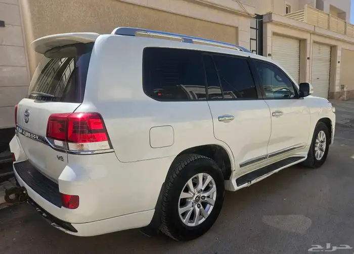 لاندكروزر 2017 GXR 12