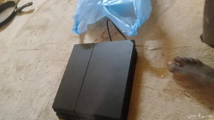 سوني 4 نضيف شبه جديد ومعاه 2 يد السعر 450 0