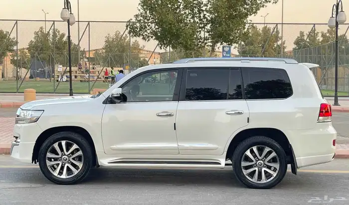 تويوتا لاندكروزر VXR 2016 فل سعودي 3