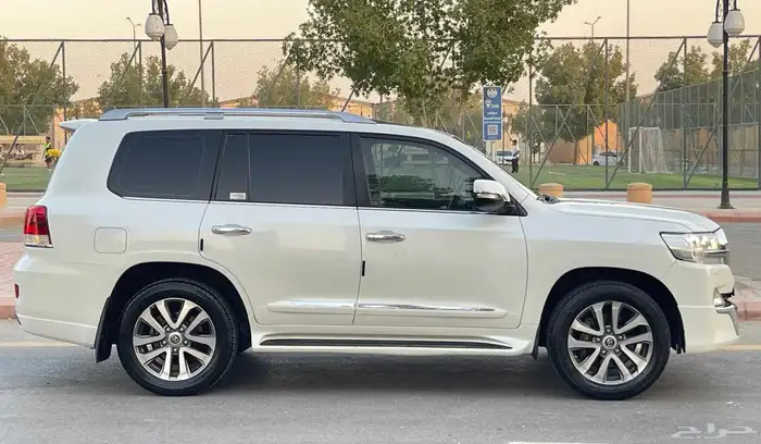 تويوتا لاندكروزر VXR 2016 فل سعودي 4