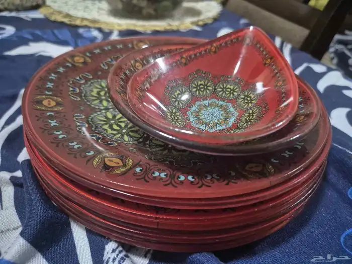 كنب امريكي وسفرات وزرابي وعجانة و طقم صحون 9