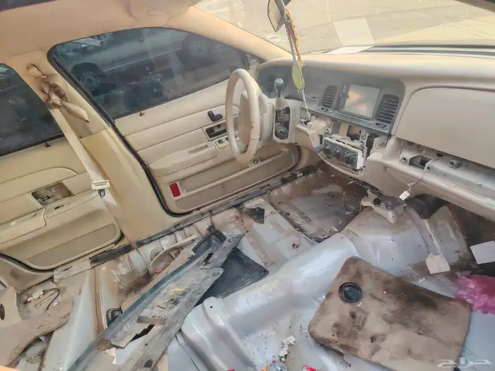 فورد فكتوريا 2012 للبيع قطع غيار فقط 4