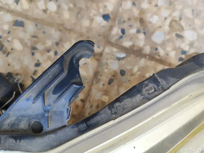 شمعة يارس 2014 وفوق يسار تايلاند L 3