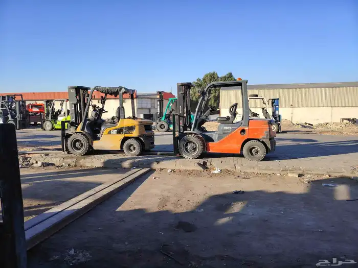 تأجير رافعات شوكيه وكرينات سيزر لفت بوكلين صغير مان لفت 0