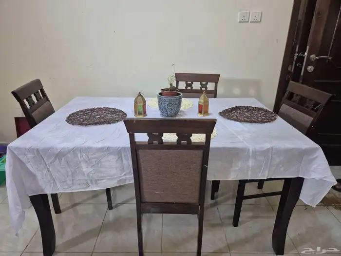 كنب وطاولة خشب واغراض اخرى 0