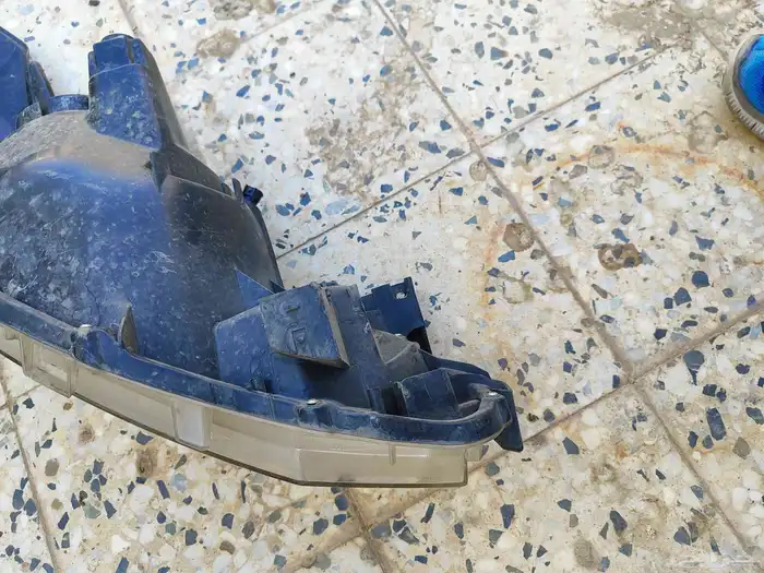 شمعة يارس 2014 وفوق يسار تايلاند L 15