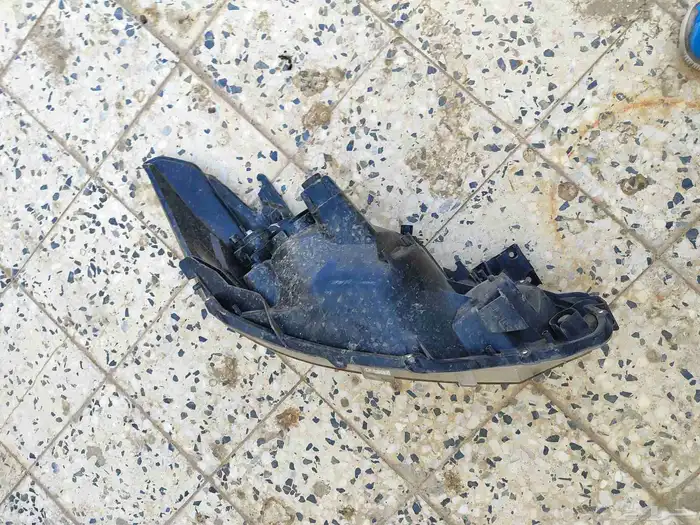 شمعة يارس 2014 وفوق يسار تايلاند L 13