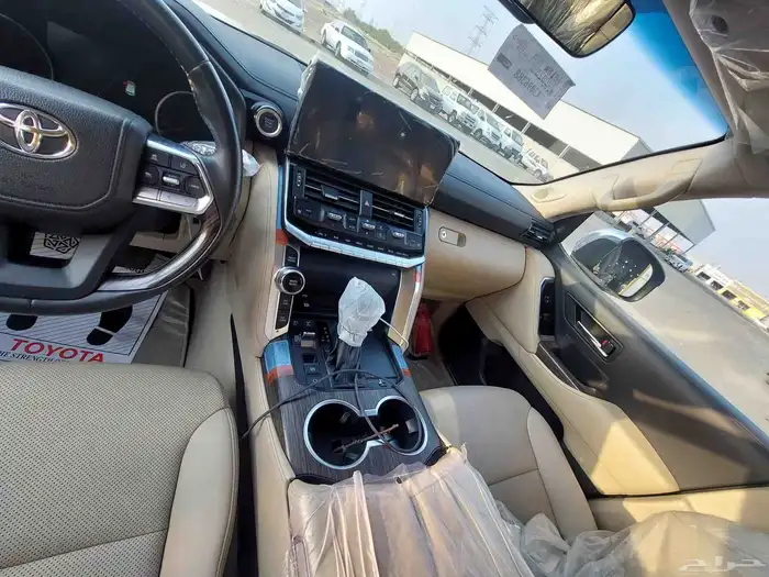 تويوتا لاندكروزر VXS اسود 2022 ممشي 83الف 7