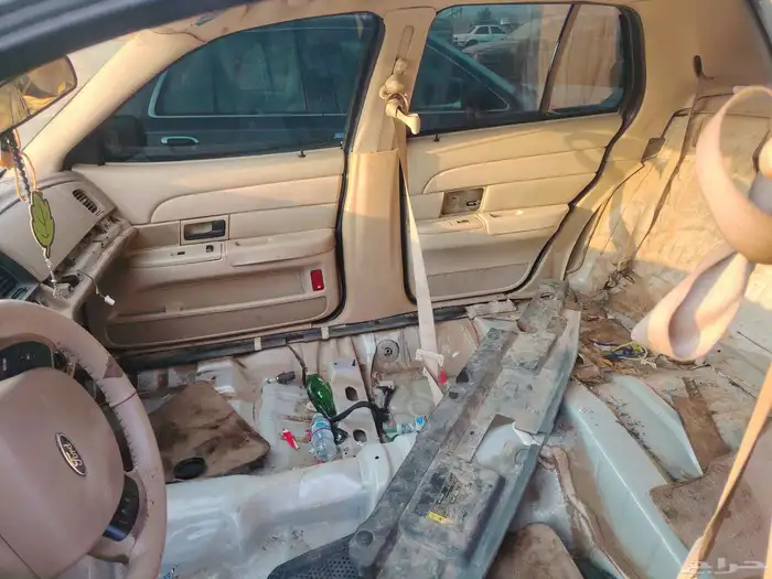 فورد فكتوريا 2012 للبيع قطع غيار فقط 5