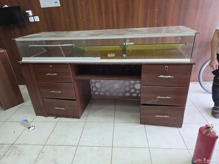 مكتب ب 6 ادراج الحاله ممتاز تصفيه محل اللي يبيه 1