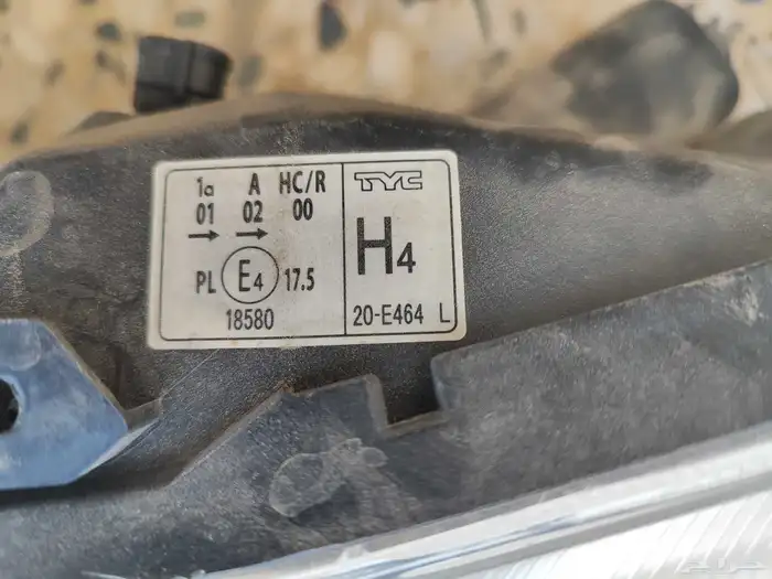 شمعة يارس 2014 وفوق يسار تايلاند L 5