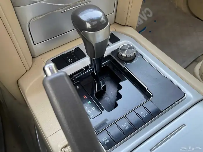 تويوتا لاندكروزر VXR 2016 فل سعودي 16