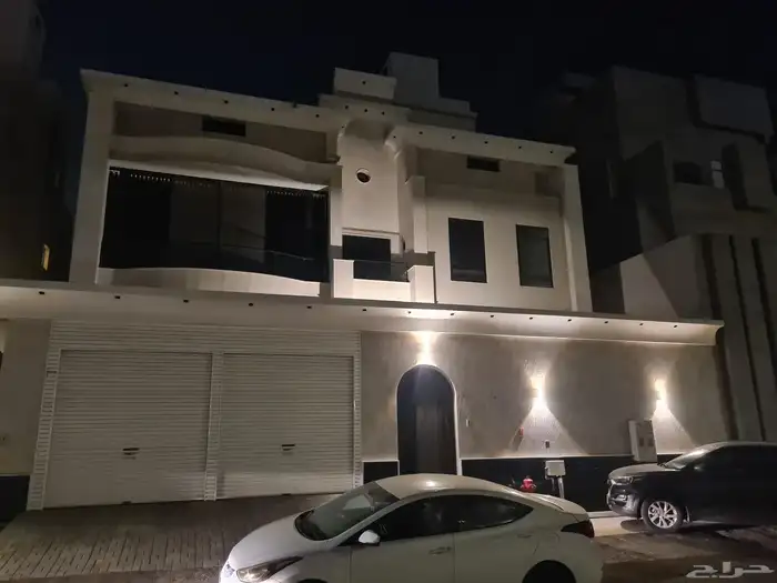 للإيجار شقه واسعه في حي الزمرد قريب من الملك سعود 9