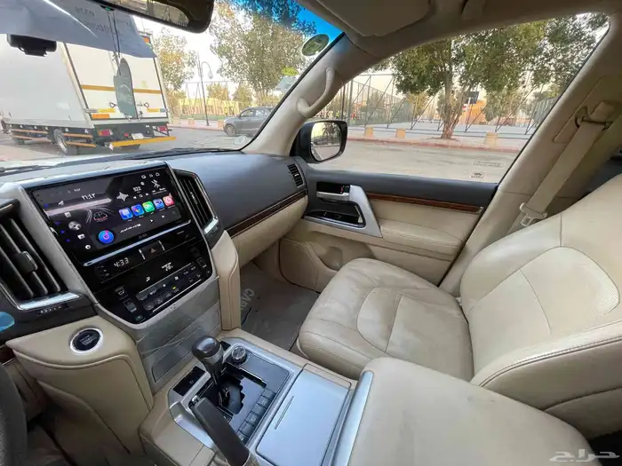 تويوتا لاندكروزر VXR 2016 فل سعودي 12