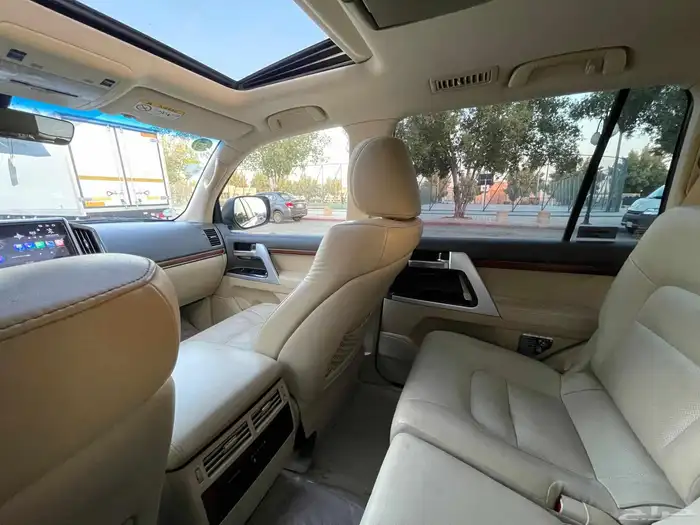 تويوتا لاندكروزر VXR 2016 فل سعودي 14