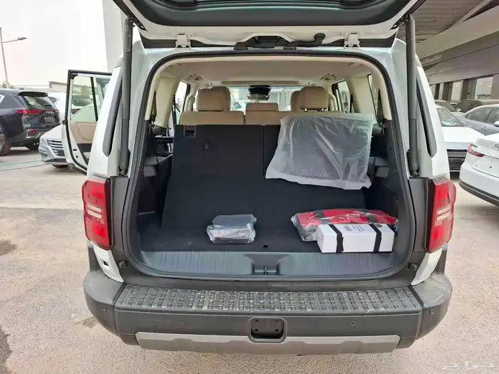 تويوتا برادو TXL3 بنزين ابيض م 2025 9