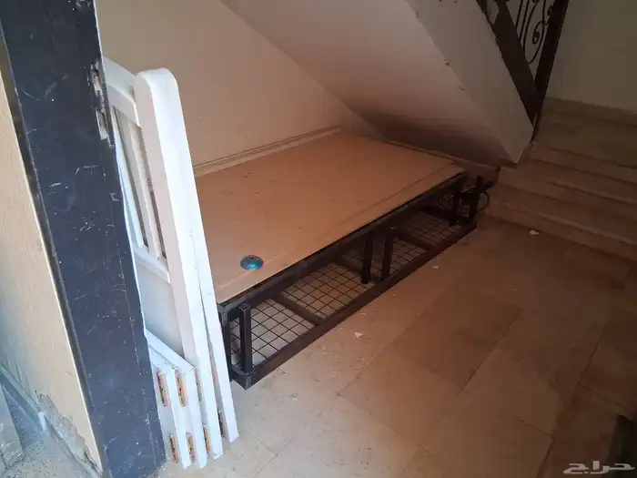 فرن وثنين سرير الفرن شغال نضيف السرير اثنين جديد وعربيه 1