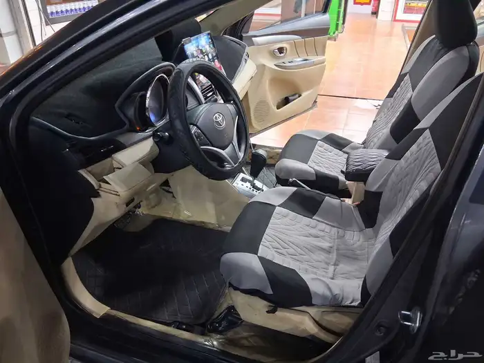 تويوتا ياريس 2015 5