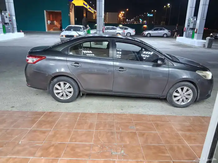 تويوتا ياريس 2015 1