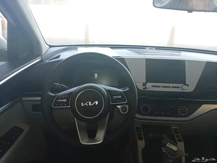 كيا كارينز LX موديل 2025 12