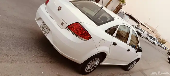 سياره فيات اوتوماتيك مطلوب 6000 ريال نظيفه مره الموديل 2013 2