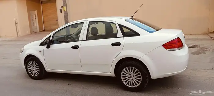 سياره فيات اوتوماتيك مطلوب 6000 ريال نظيفه مره الموديل 2013 4