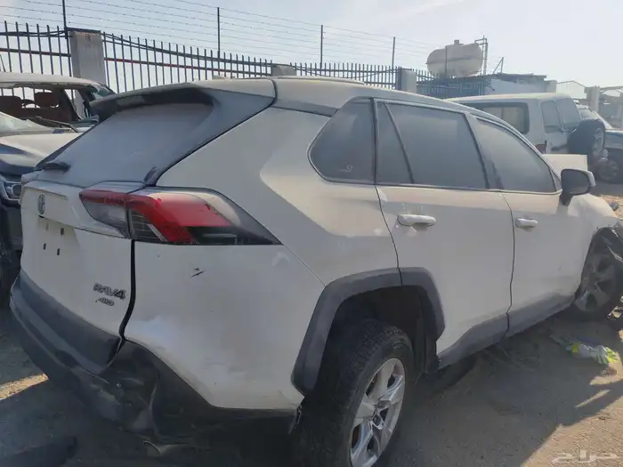 تشليح تويوتا راف فور 2021لبيع قطع الغيار فقط 0