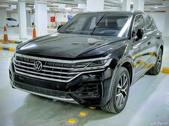 جيب طوارق أسود R-line 2022 Touareg SUV ضمان ساري 8
