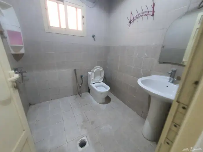 للايجار شقه ارضيه عوائل حى الفيحاء بالدمام السعر22الف دفعات 15