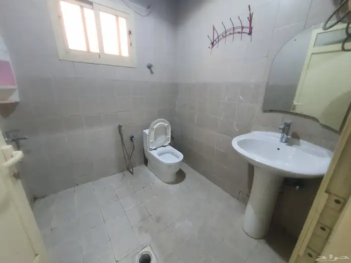 للايجار شقه ارضيه عوائل حى الفيحاء بالدمام السعر22الف دفعات 18