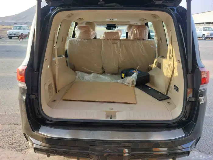 تويوتا لاندكروزر VXS اسود 2022 ممشي 83الف 8