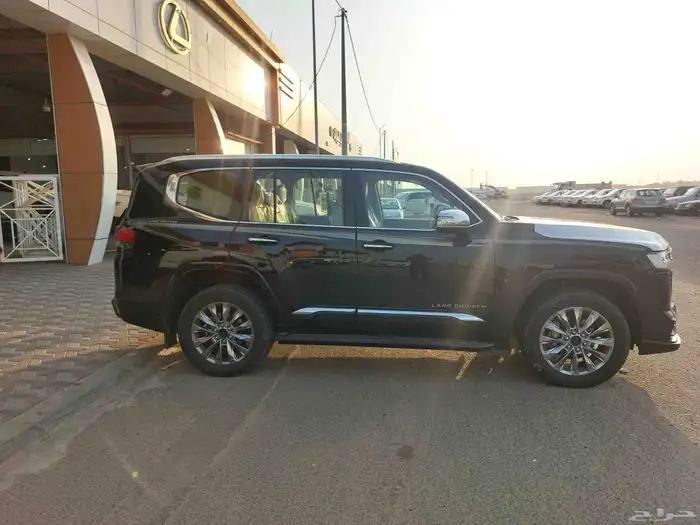 تويوتا لاندكروزر VXS اسود 2022 ممشي 83الف 3