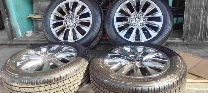 جنوط و الكفرات جيف تويوتا لاندكروزر مقاس 20 أصلي وكاله موديل 0