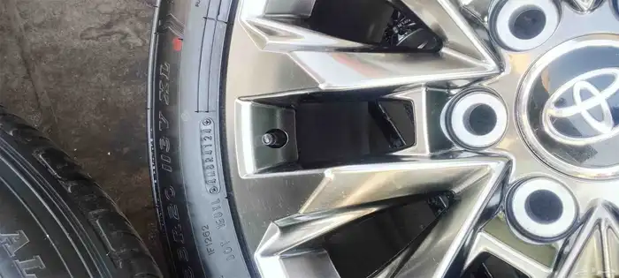 جنوط و الكفرات جيف تويوتا لاندكروزر مقاس 20 أصلي وكاله موديل 5