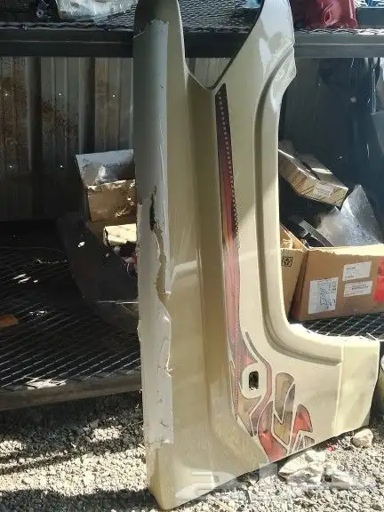 يوجد لدينا جميع انواع قطع غيار السيارات المستخدمه تشليح 8