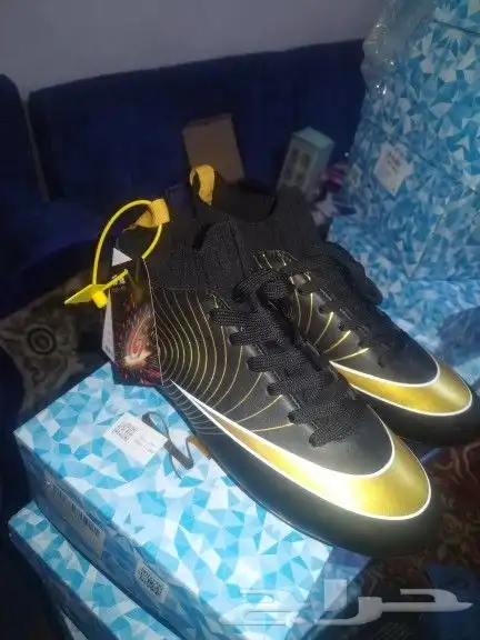 جزمة نايك جديدة بالكرتون مقاس 40 1